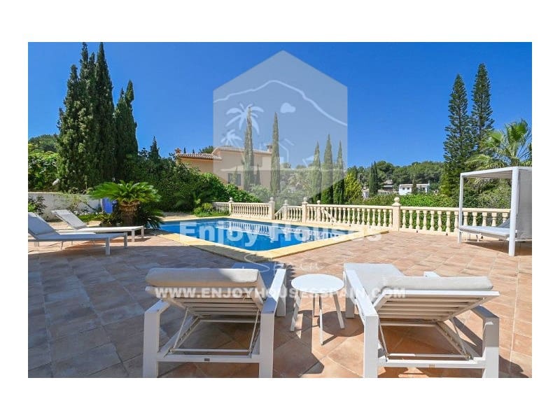 4 makuuhuone Huvila myytävänä paikassa Javea / Xabia - 1 125 000 € (Ref: 8952389)