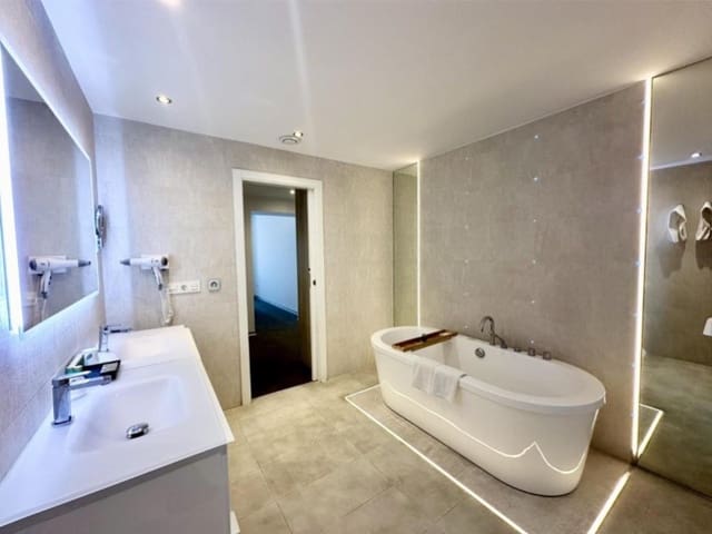 Hotel de 54 habitaciones en Montañar - El Arenal, Javea / Xàbia en venta - 13.000.000 € (Ref: 8990251)