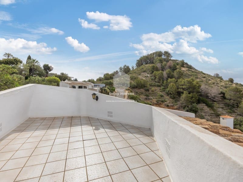 4 slaapkamer Villa te koop in Javea / Xabia met zwembad - € 750.000 (Ref: 9036059)