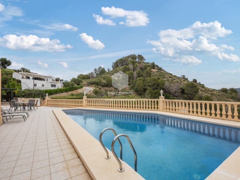 4 slaapkamer Villa te koop in Javea / Xabia met zwembad - € 750.000 (Ref: 9036059)