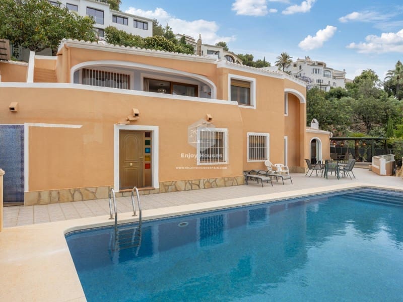 4 slaapkamer Villa te koop in Javea / Xabia met zwembad - € 750.000 (Ref: 9036059)