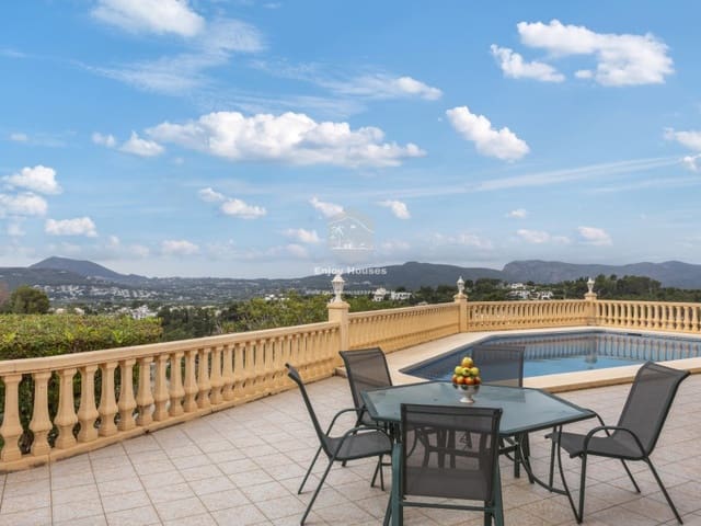 4 bedroom Villa for sale in Partida Tosal - Zona del Castellans, Javea / Xàbia with pool - € 795,000 (Ref: 9036059)