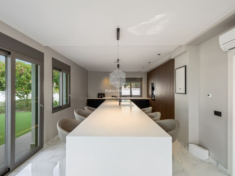 4 bedroom Villa for sale in La Nucia with pool - € 1,495,000 (Ref: 9041807)