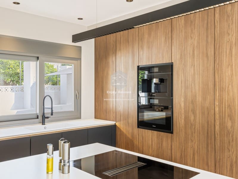 4 bedroom Villa for sale in La Nucia with pool - € 1,495,000 (Ref: 9041807)