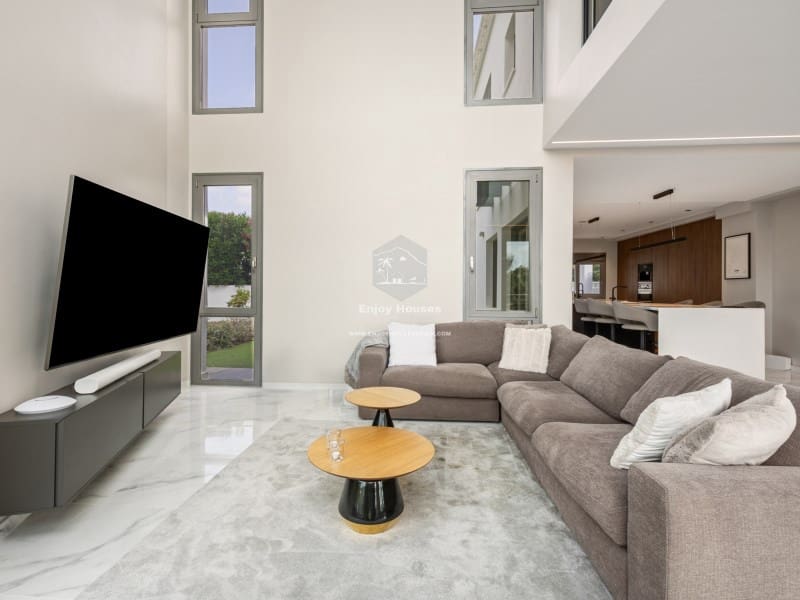 4 bedroom Villa for sale in La Nucia with pool - € 1,495,000 (Ref: 9041807)