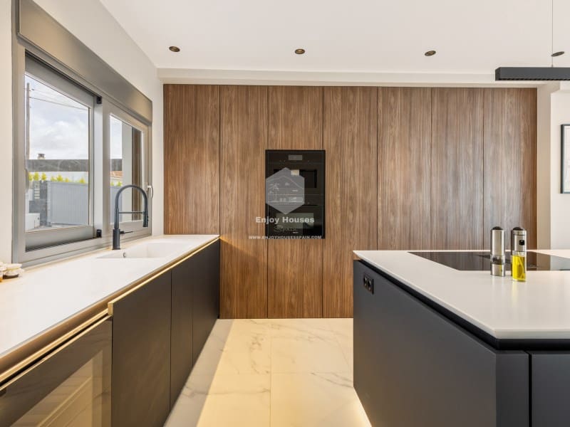 4 bedroom Villa for sale in La Nucia with pool - € 1,495,000 (Ref: 9041807)