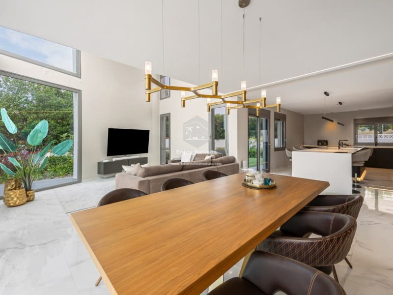 4 bedroom Villa for sale in La Nucia with pool - € 1,495,000 (Ref: 9041807)