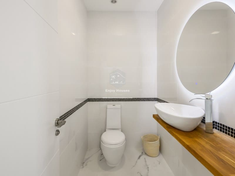 4 bedroom Villa for sale in La Nucia with pool - € 1,495,000 (Ref: 9041807)