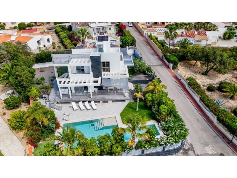 4 bedroom Villa for sale in La Nucia with pool - € 1,495,000 (Ref: 9041807)