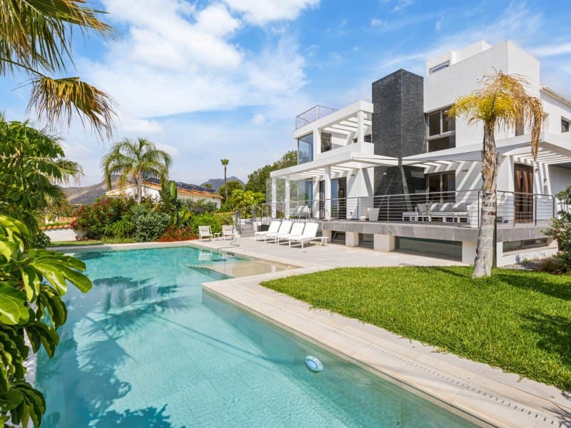 4 bedroom Villa for sale in La Nucia with pool - € 1,495,000 (Ref: 9041807)