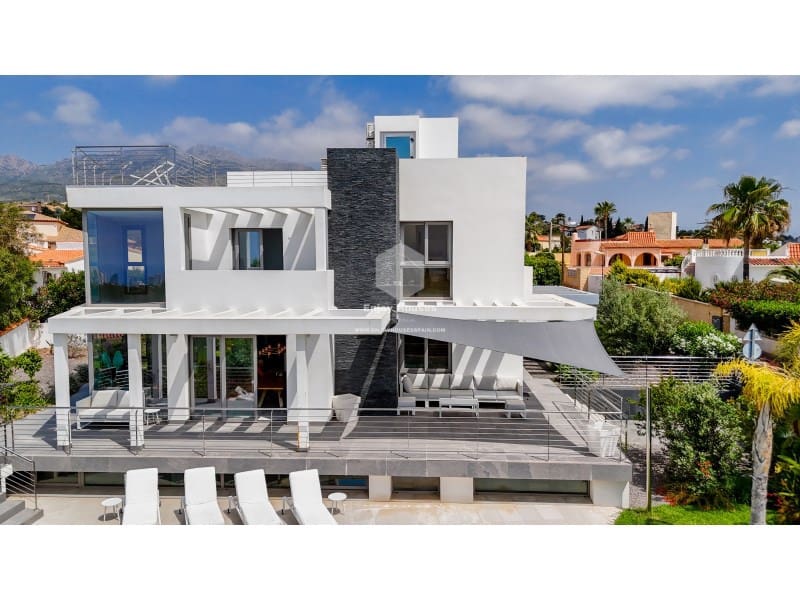 4 bedroom Villa for sale in La Nucia with pool - € 1,495,000 (Ref: 9041807)