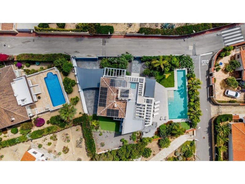 4 bedroom Villa for sale in La Nucia with pool - € 1,495,000 (Ref: 9041807)