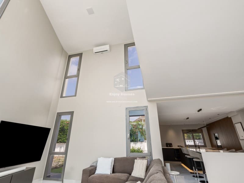 4 bedroom Villa for sale in La Nucia with pool - € 1,495,000 (Ref: 9041807)