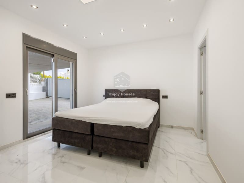 4 bedroom Villa for sale in La Nucia with pool - € 1,495,000 (Ref: 9041807)