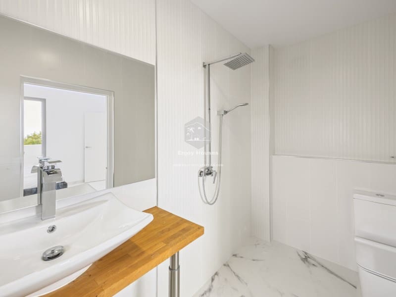 4 bedroom Villa for sale in La Nucia with pool - € 1,495,000 (Ref: 9041807)