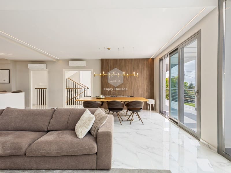 4 bedroom Villa for sale in La Nucia with pool - € 1,495,000 (Ref: 9041807)