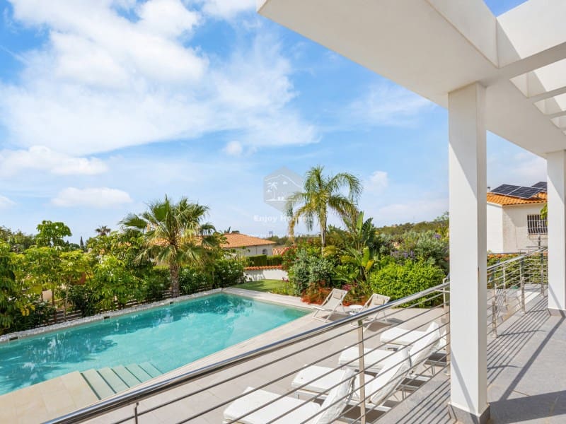 4 bedroom Villa for sale in La Nucia with pool - € 1,495,000 (Ref: 9041807)