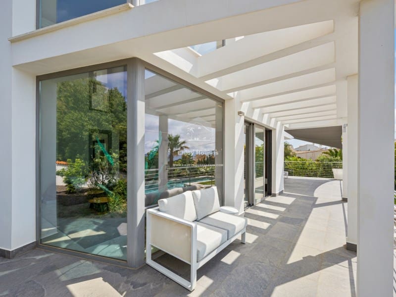 4 bedroom Villa for sale in La Nucia with pool - € 1,495,000 (Ref: 9041807)