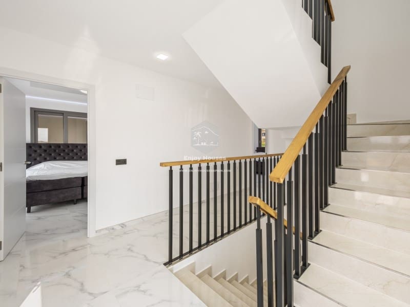 4 bedroom Villa for sale in La Nucia with pool - € 1,495,000 (Ref: 9041807)