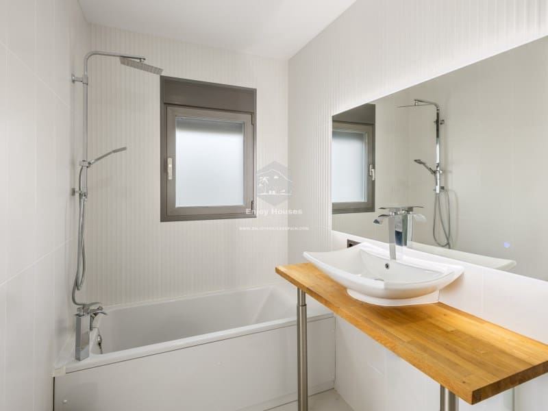 4 bedroom Villa for sale in La Nucia with pool - € 1,495,000 (Ref: 9041807)