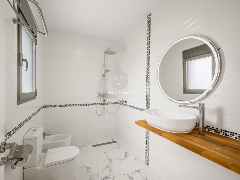 4 bedroom Villa for sale in La Nucia with pool - € 1,495,000 (Ref: 9041807)