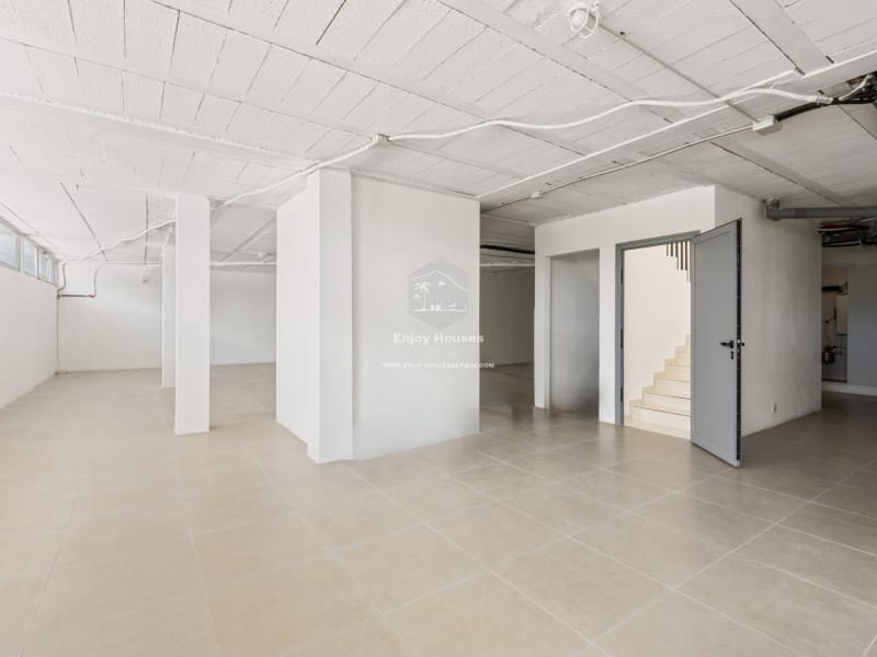 4 bedroom Villa for sale in La Nucia with pool - € 1,495,000 (Ref: 9041807)