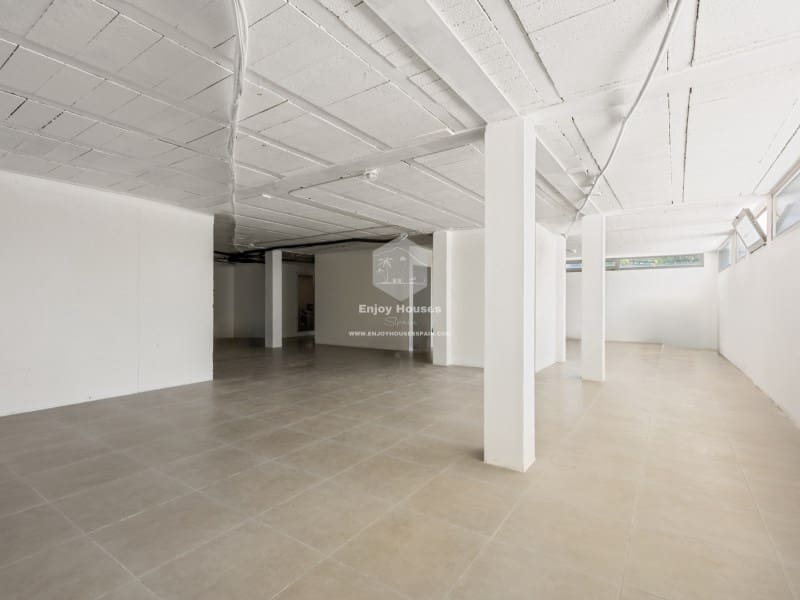 4 bedroom Villa for sale in La Nucia with pool - € 1,495,000 (Ref: 9041807)