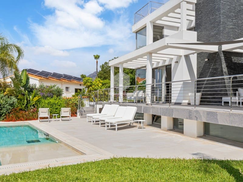 4 bedroom Villa for sale in La Nucia with pool - € 1,495,000 (Ref: 9041807)