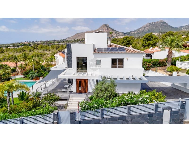 4 bedroom Villa for sale in La Nucia with pool - € 1,495,000 (Ref: 9041807)