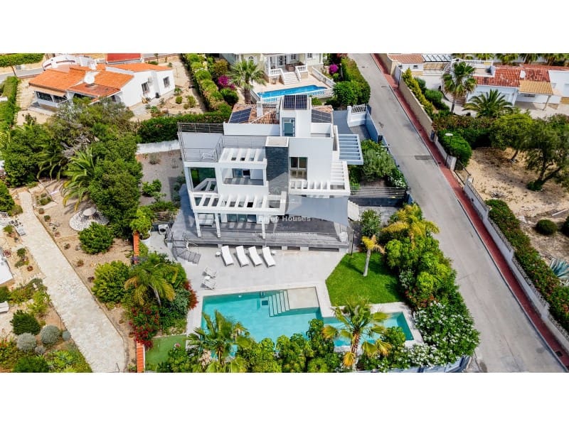 4 bedroom Villa for sale in La Nucia with pool - € 1,495,000 (Ref: 9041807)