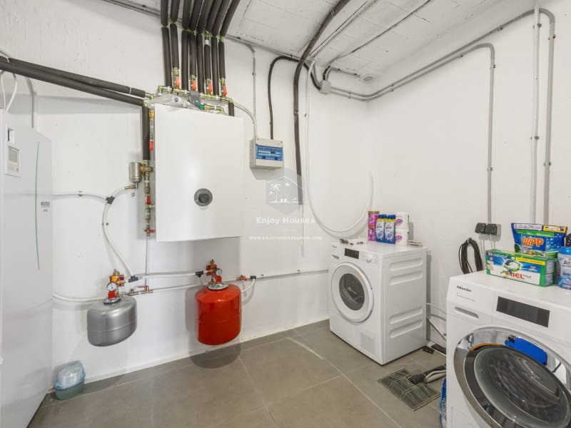 4 bedroom Villa for sale in La Nucia with pool - € 1,495,000 (Ref: 9041807)