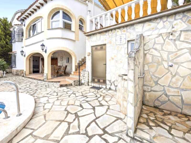 4 bedroom Villa for sale in Denia - € 565,000 (Ref: 9057162)