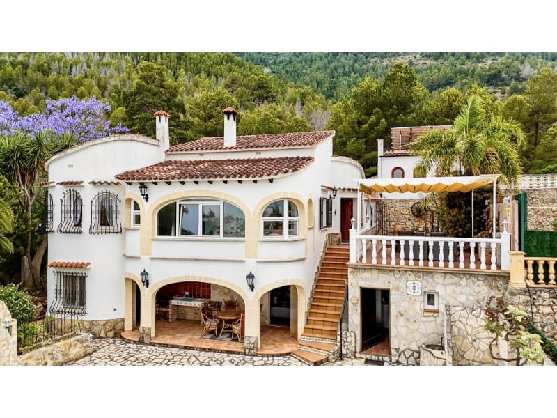 4 bedroom Villa for sale in Denia - € 565,000 (Ref: 9057162)