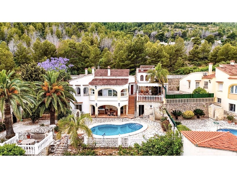 4 bedroom Villa for sale in Denia - € 565,000 (Ref: 9057162)