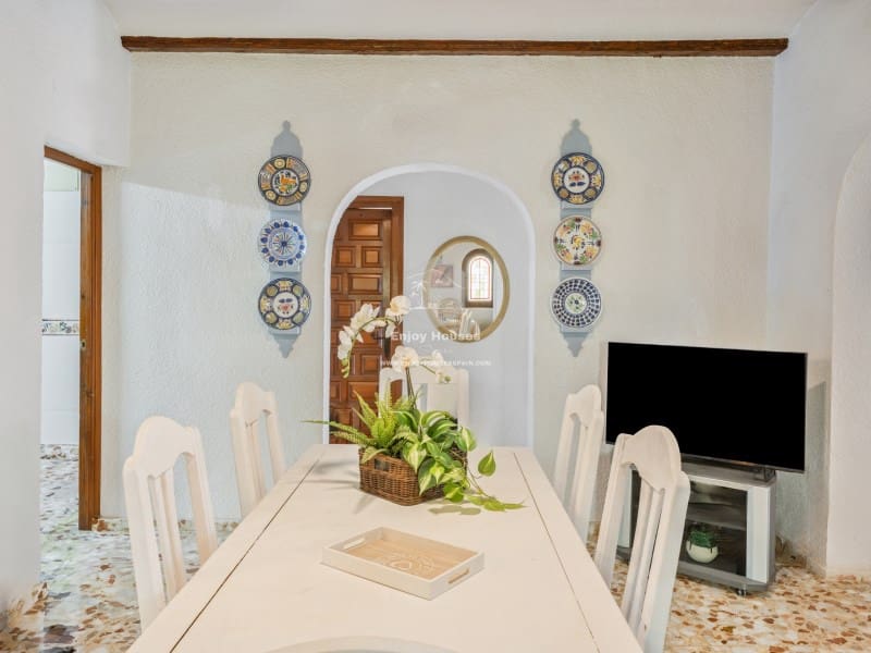 6 bedroom Villa for sale in Javea / Xabia - € 850,000 (Ref: 9058685)