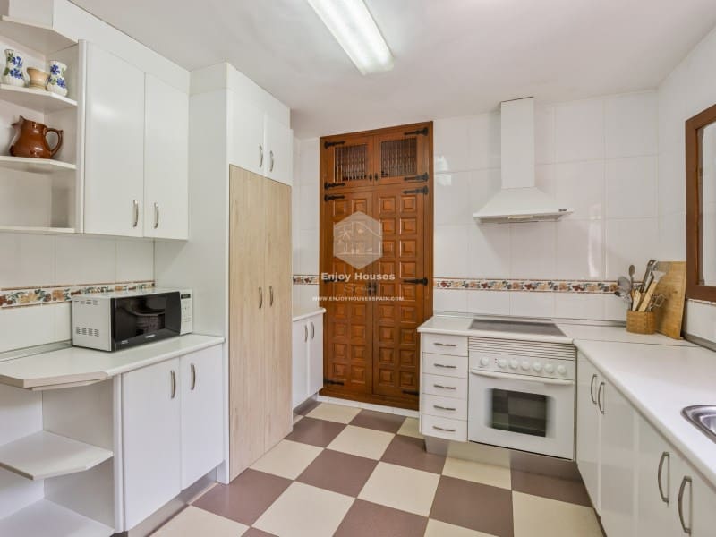 6 bedroom Villa for sale in Javea / Xabia - € 850,000 (Ref: 9058685)