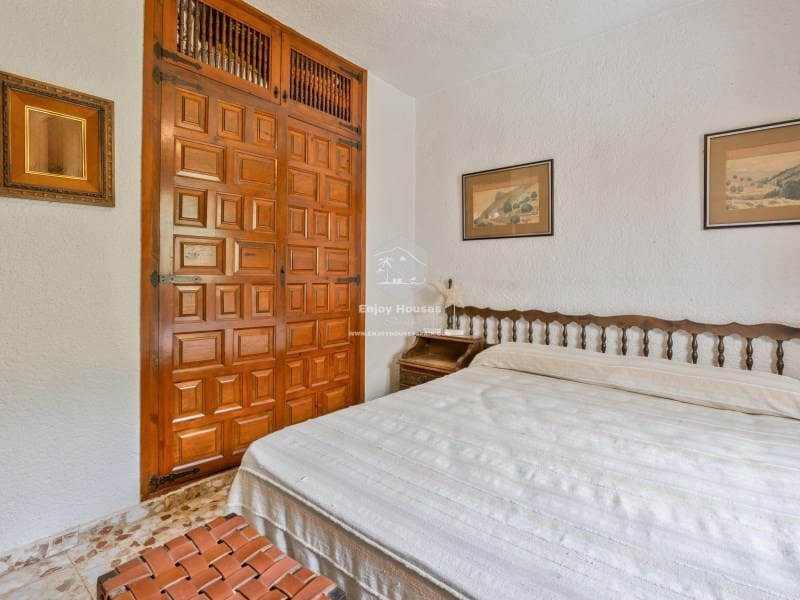 6 bedroom Villa for sale in Javea / Xabia - € 850,000 (Ref: 9058685)