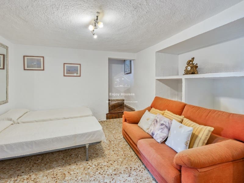 6 bedroom Villa for sale in Javea / Xabia - € 850,000 (Ref: 9058685)