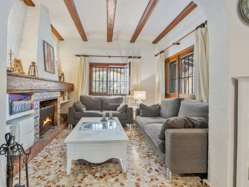 6 bedroom Villa for sale in Javea / Xabia - € 850,000 (Ref: 9058685)