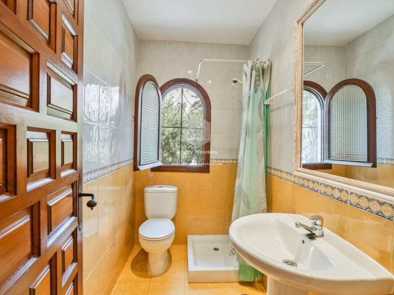 6 bedroom Villa for sale in Javea / Xabia - € 850,000 (Ref: 9058685)