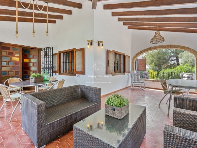 6 bedroom Villa for sale in Javea / Xabia - € 850,000 (Ref: 9058685)