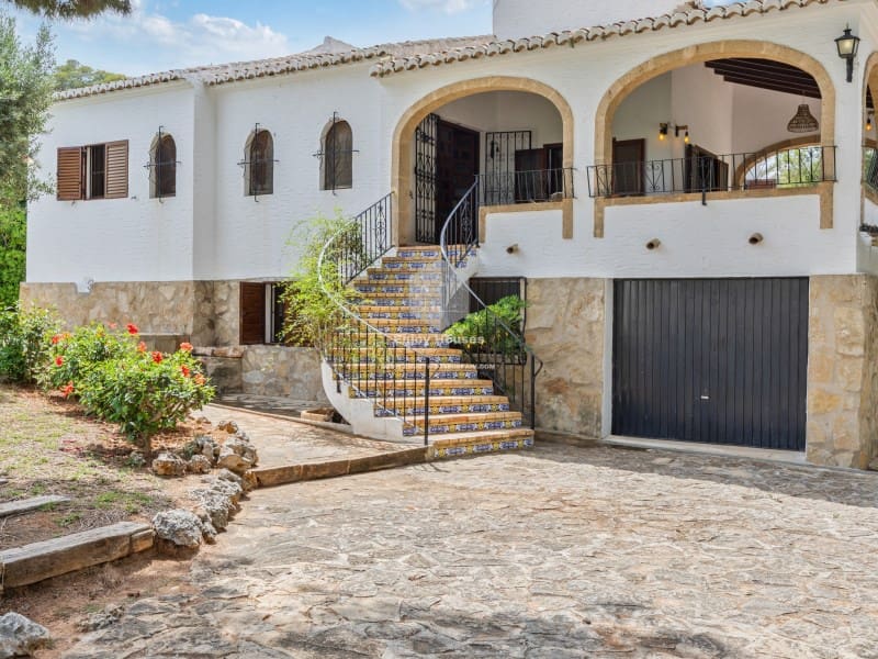 6 bedroom Villa for sale in Javea / Xabia - € 850,000 (Ref: 9058685)