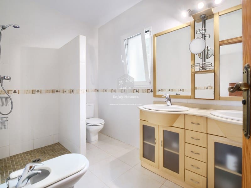 5 makuuhuone Huvila myytävänä paikassa Javea / Xabia mukana uima-altaan - 995 000 € (Ref: 9265652)