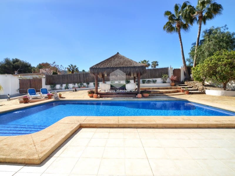 5 makuuhuone Huvila myytävänä paikassa Javea / Xabia mukana uima-altaan - 995 000 € (Ref: 9265652)