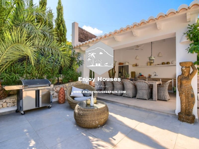 4 bedroom Villa for sale in Javea / Xabia - € 1,295,000 (Ref: 9301015)