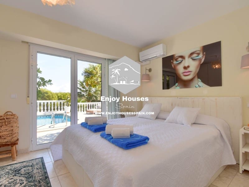 4 bedroom Villa for sale in Javea / Xabia - € 1,295,000 (Ref: 9301015)