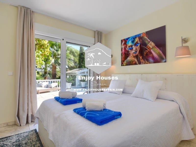 4 bedroom Villa for sale in Javea / Xabia - € 1,295,000 (Ref: 9301015)