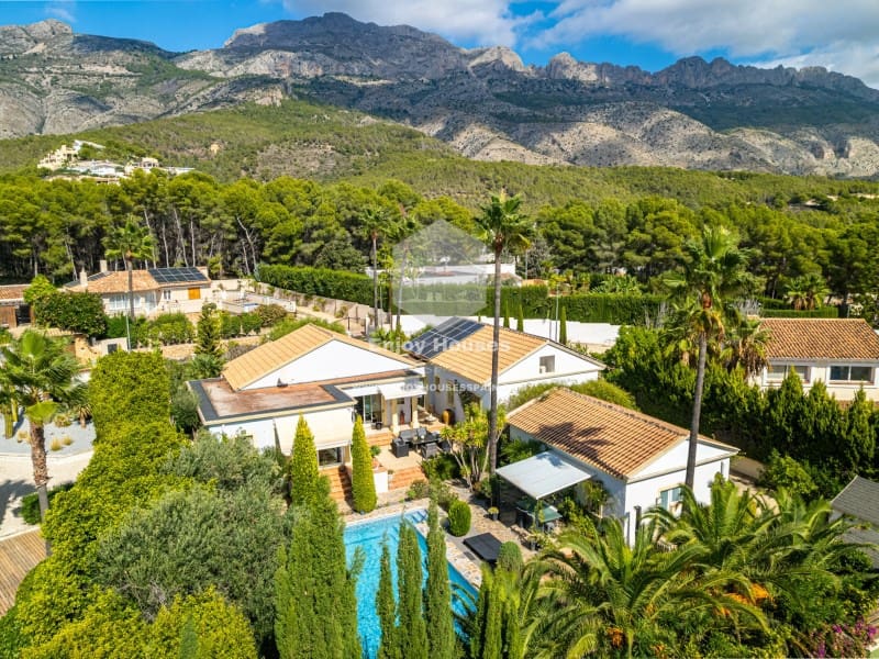 4 soveværelse Villa til salg i Altea la Vella med swimmingpool garage - € 800.000 (Ref: 9371500)