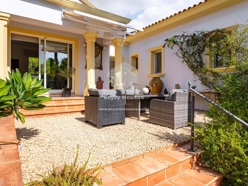 4 soveværelse Villa til salg i Altea la Vella med swimmingpool garage - € 800.000 (Ref: 9371500)