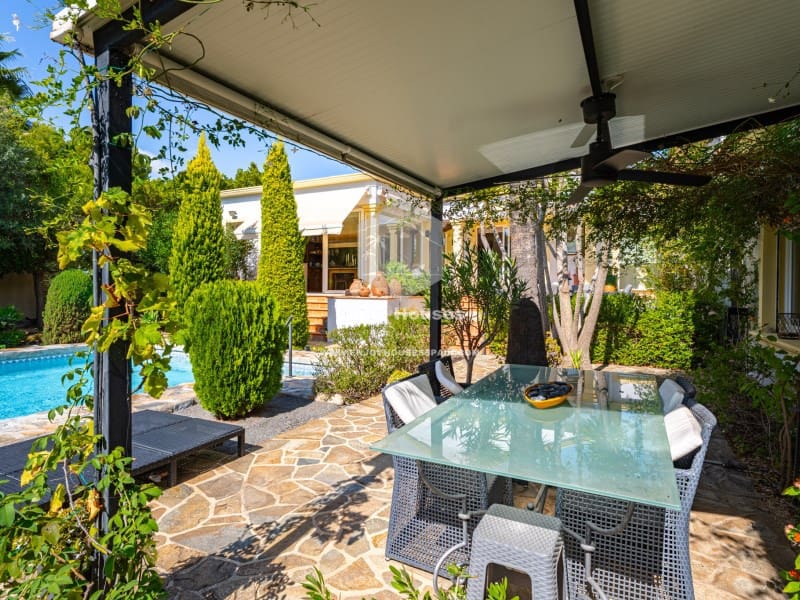 4 soveværelse Villa til salg i Altea la Vella med swimmingpool garage - € 800.000 (Ref: 9371500)